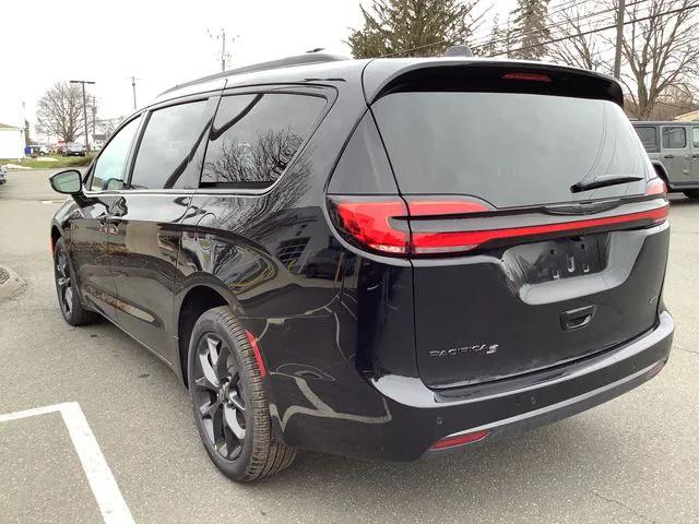 2026 Chrysler Pacifica Select AWD