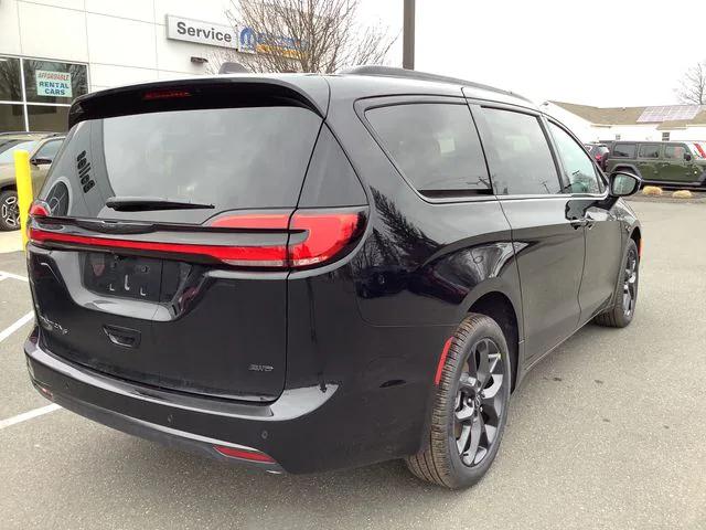 2026 Chrysler Pacifica Select AWD
