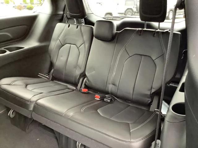 2026 Chrysler Pacifica Select AWD