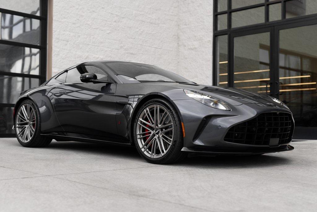 2026 Aston Martin Vantage Base's photo