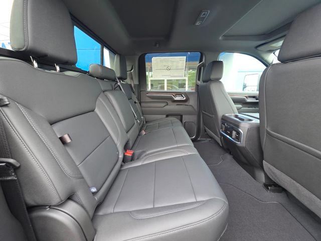 2026 GMC Sierra 2500HD Crew Cab, Standard Bed, SLT, 4WD