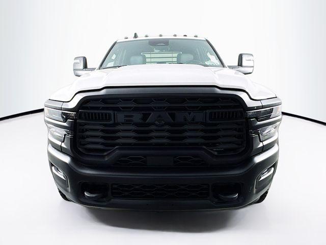 2026 RAM Ram 5500 Chassis Cab RAM 5500 TRADESMAN CHASSIS CREW CAB 4X4 84 CA