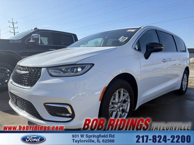 2024 Chrysler Pacifica Touring L for sale in Taylorville, IL