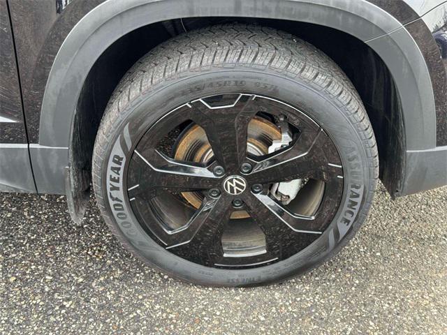 2025 Volkswagen Taos 1.5T SE Black