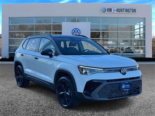 2025 Volkswagen Taos 1.5T SE Black for sale in Huntington Station, NY