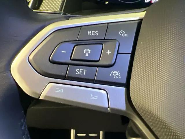 2026 Volkswagen Atlas Cross Sport SEL Premium R-Line