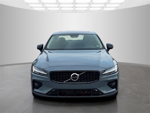 2024 Volvo S60 B5 Plus Dark Theme