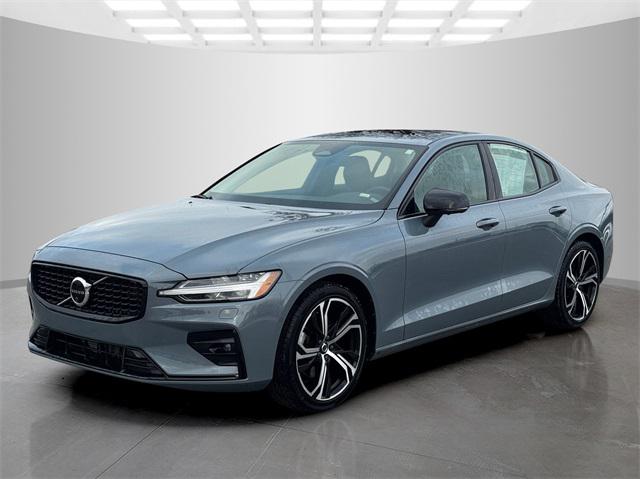 2024 Volvo S60 B5 Plus Dark Theme