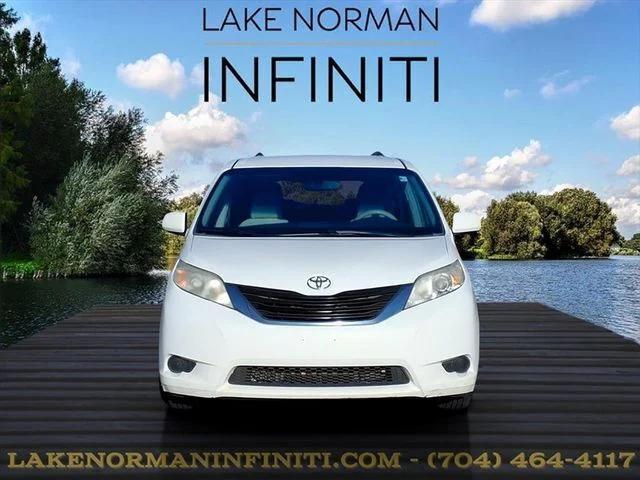 2012 Toyota Sienna LE V6 8 Passenger