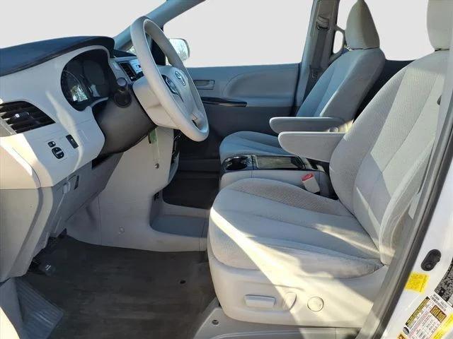 2012 Toyota Sienna LE V6 8 Passenger