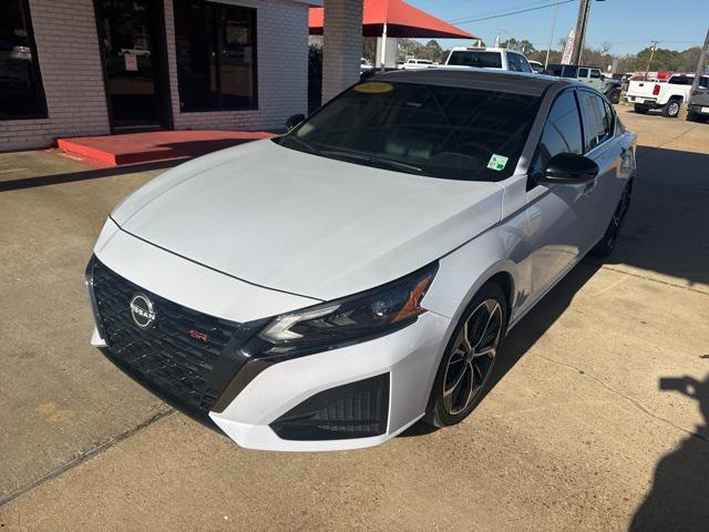 2023 Nissan Altima SR FWD 2023 Nissan Altima SR FWD