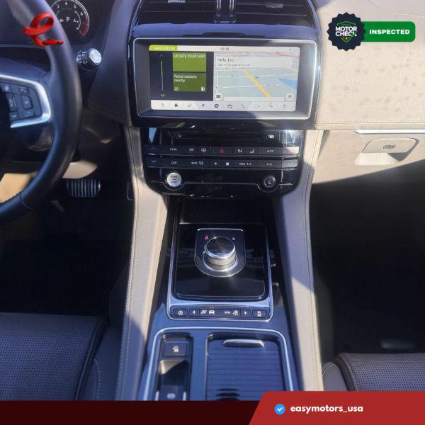 2018 Jaguar F-PACE 30t R-Sport