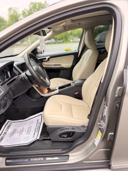 2016 Volvo XC60 T5 Drive-E Platinum