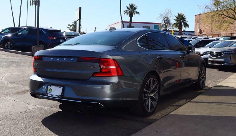 2018 Volvo S90 T8 Momentum