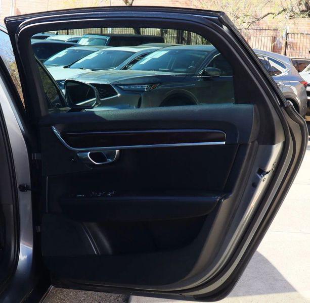 2018 Volvo S90 T8 Momentum