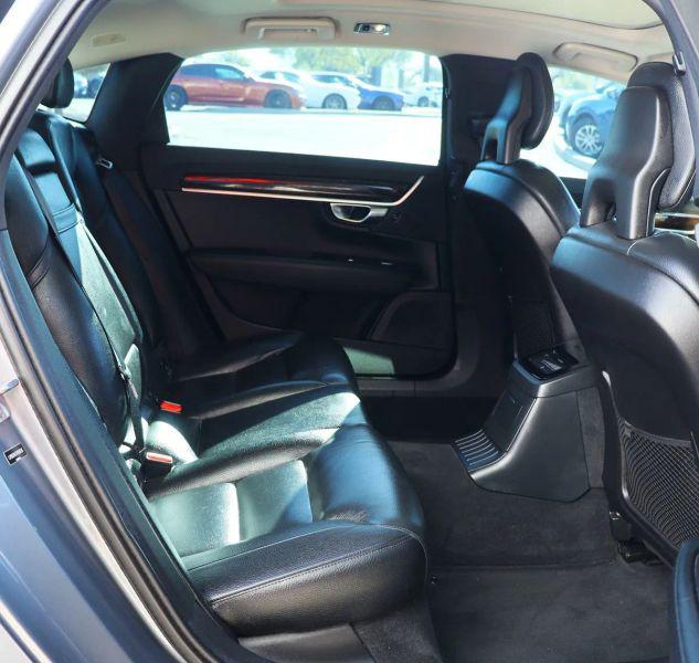 2018 Volvo S90 T8 Momentum