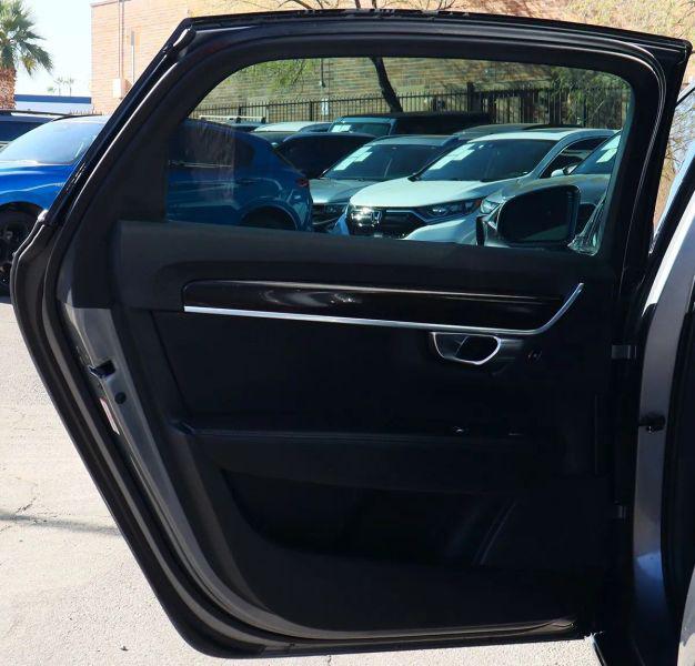 2018 Volvo S90 T8 Momentum