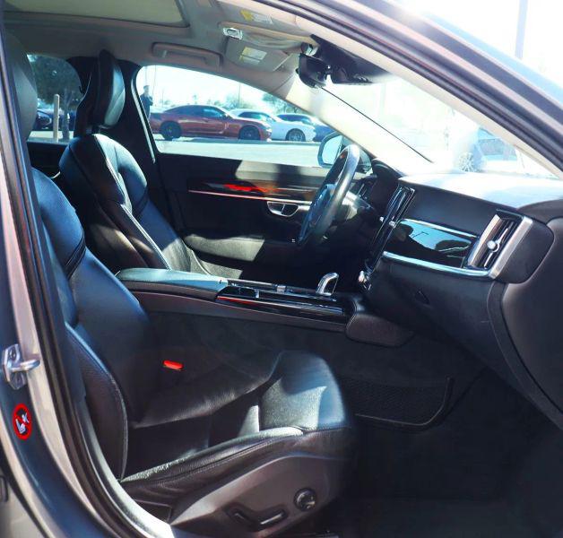 2018 Volvo S90 T8 Momentum