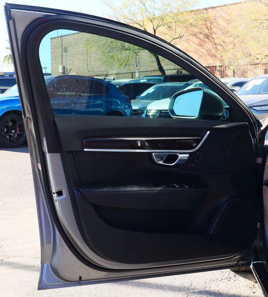 2018 Volvo S90 T8 Momentum