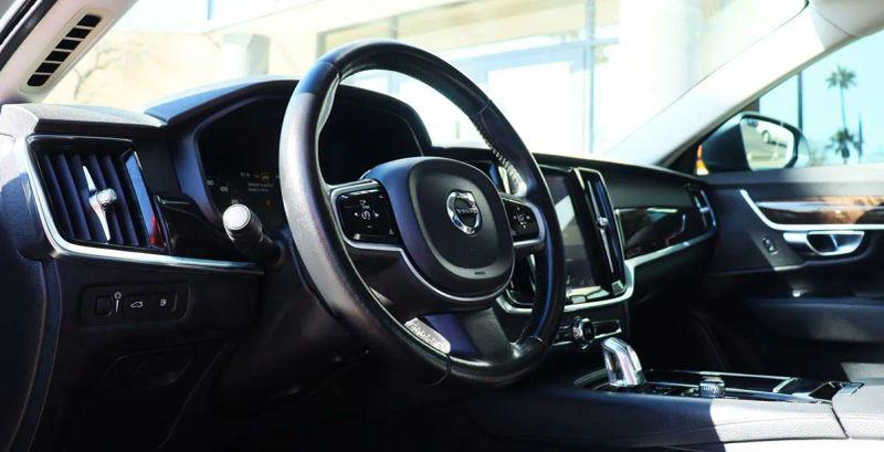 2018 Volvo S90 T8 Momentum