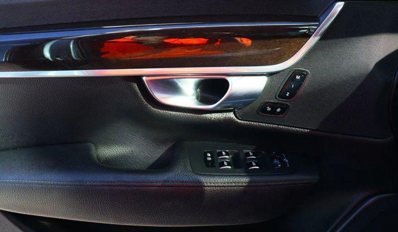 2018 Volvo S90 T8 Momentum