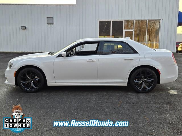 2023 Chrysler 300 Touring L