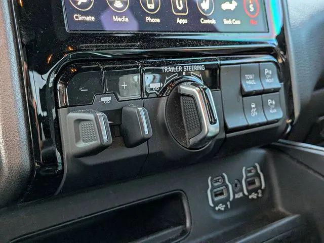 2021 Ram 1500 Big Horn Crew Cab 4x4 5'7" Box