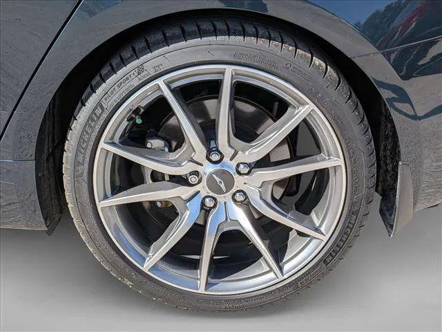 2022 Genesis G70 2.0T RWD