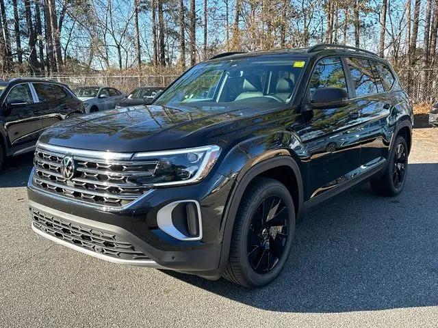 2026 Volkswagen Atlas SE with Technology