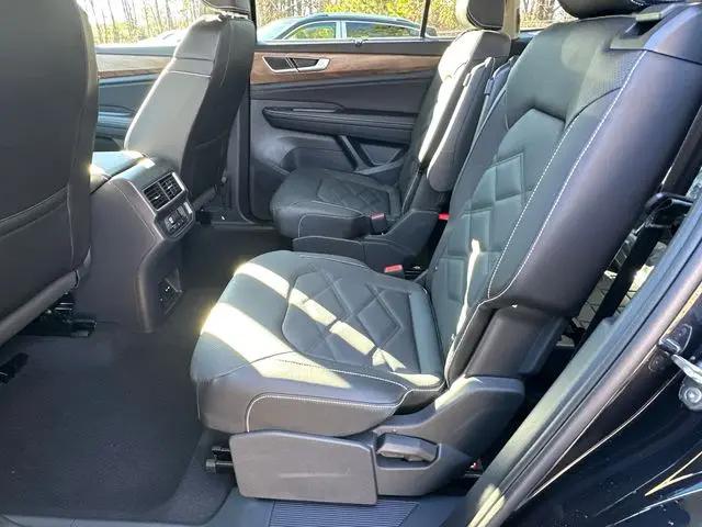 2026 Volkswagen Atlas SE with Technology