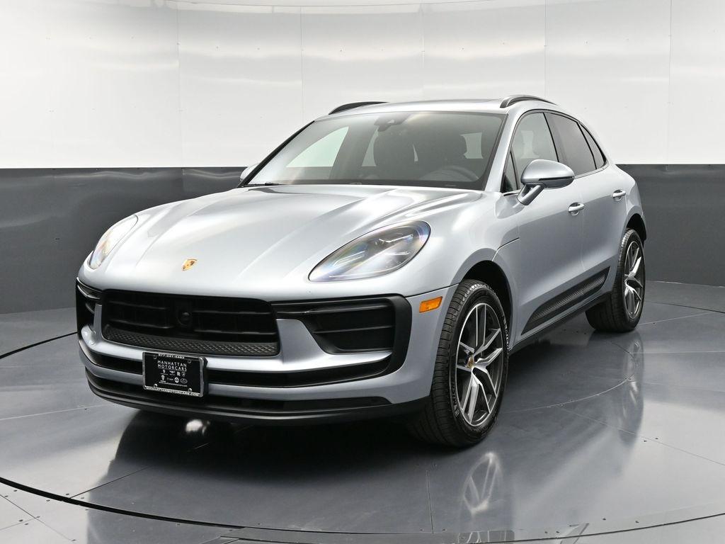 /2025 Porsche Macan