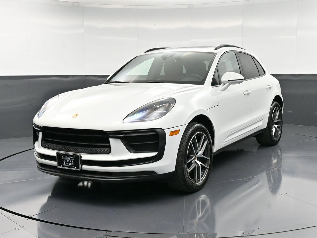 /2022 Porsche Macan