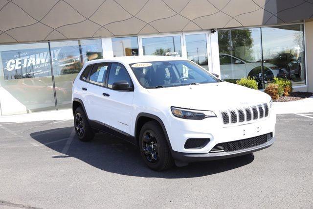 2019 Jeep Cherokee Sport for sale in LANSING, MI