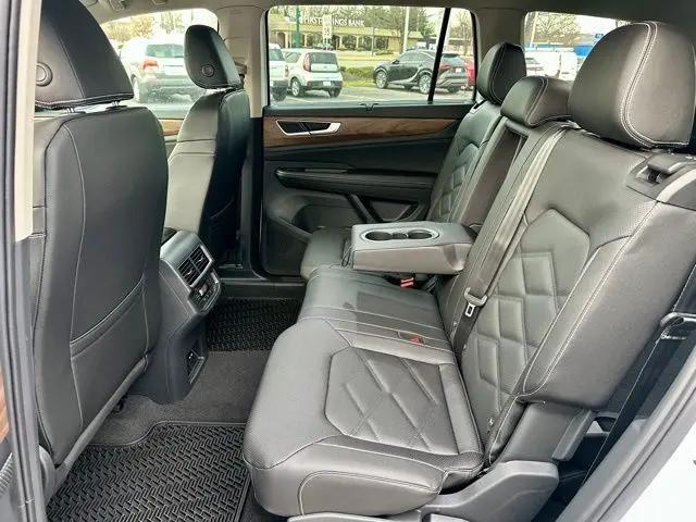 2026 Volkswagen Atlas SE with Technology