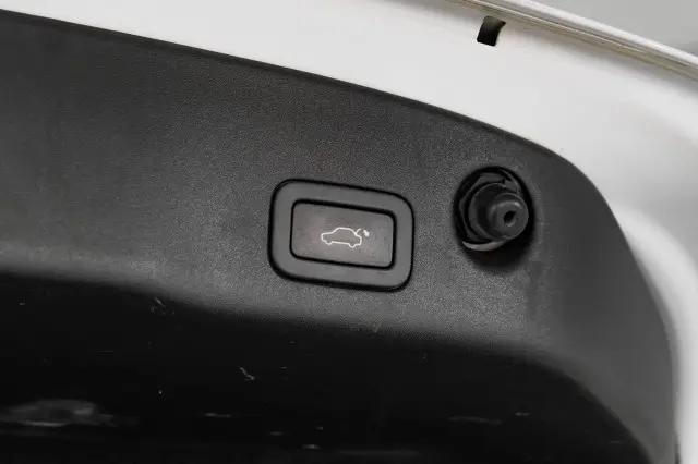 2012 Jaguar XJ XJL Portfolio