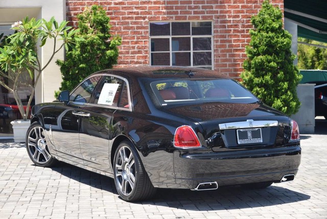 2017 Rolls-Royce Ghost Sedan
