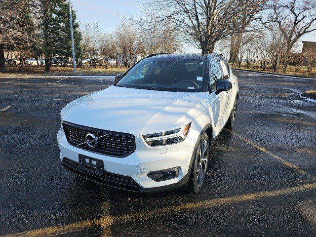 2022 Volvo XC40 T5 R-Design