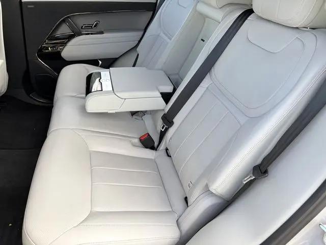 2025 Land Rover Range Rover Sport P360 SE