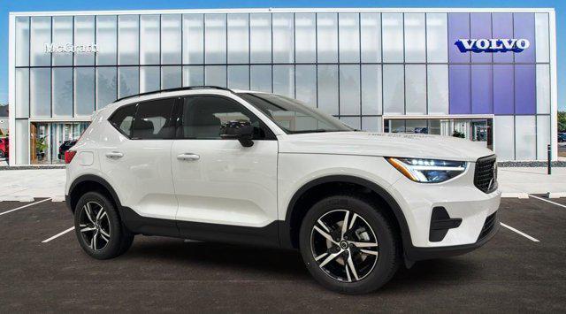 2026 Volvo XC40 B5 Core Dark Theme for sale in Barrington, IL