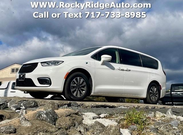 2022 Chrysler Pacifica Hybrid Touring L for sale in Ephrata, PA