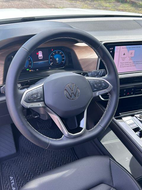 2026 Volkswagen Atlas SE with Technology