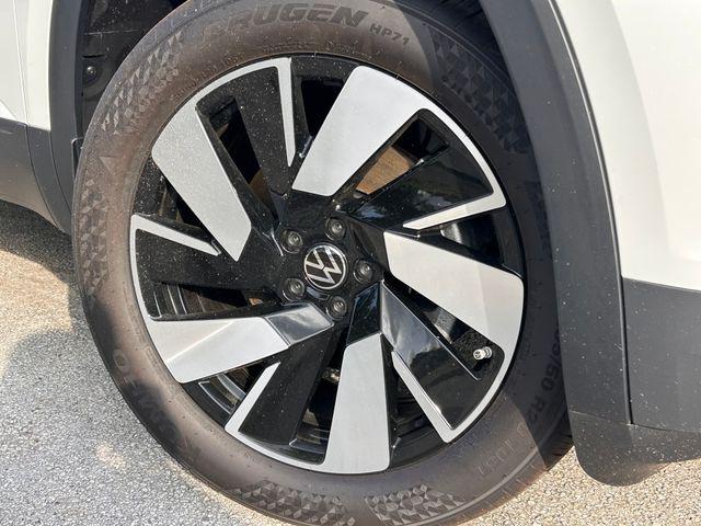 2026 Volkswagen Atlas Cross Sport SE with Technology