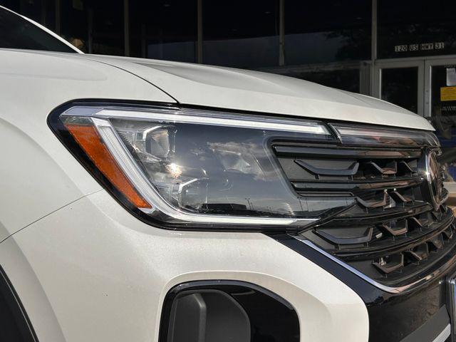 2026 Volkswagen Atlas Cross Sport SE with Technology