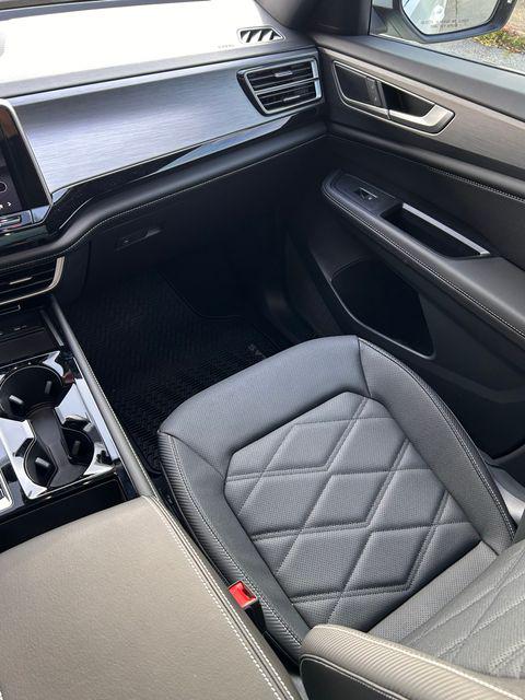 2026 Volkswagen Atlas Cross Sport SE with Technology