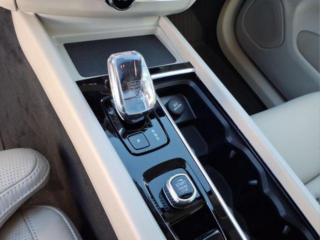 2026 Volvo XC60 Plug-In Hybrid Ultra, T8 AWD Electric/Gasoline, Dark