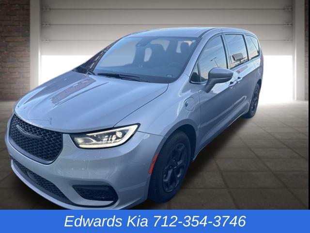 2022 Chrysler Pacifica Hybrid Touring L