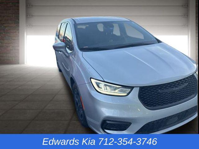 2022 Chrysler Pacifica Hybrid Touring L