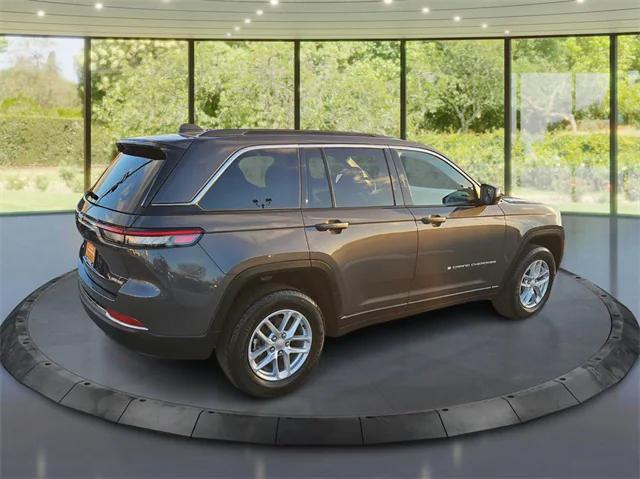 2024 Jeep Grand Cherokee Laredo X 4x4