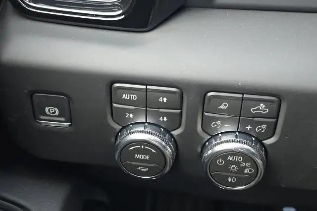 2026 GMC Sierra 2500HD Crew Cab, Standard Bed, AT4, 4WD