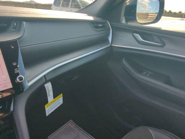 2026 Jeep Grand Cherokee Altitude 4x2